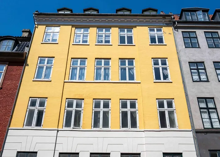 Large Apartment With Canal View In Central Cph City